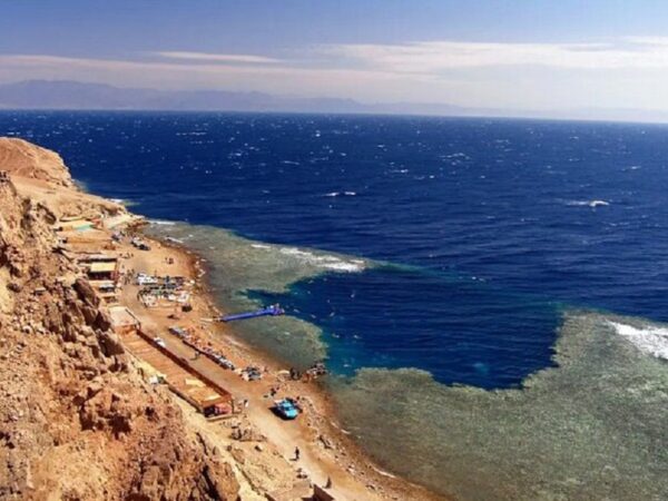 Блакитна діра, Абу-Галум і каньйон